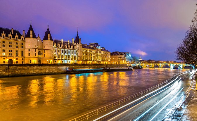 Eiffel Tower and City Tour by Bus with Seine River Cruise Option - Why the itinerary can feel disconnected