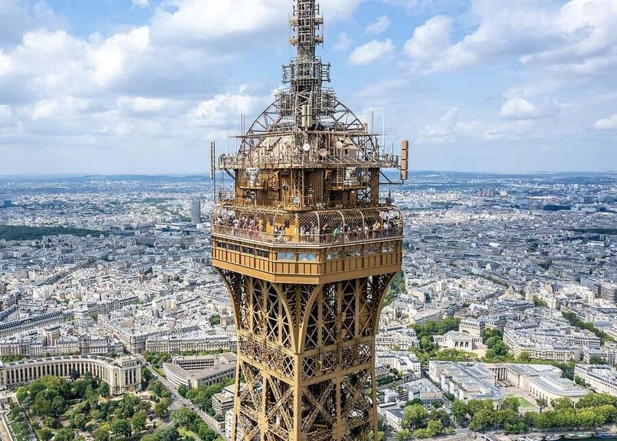 Eiffel Tower Guided Tour & Seine River Cruise - Meeting your guide near the Eiffel Tower