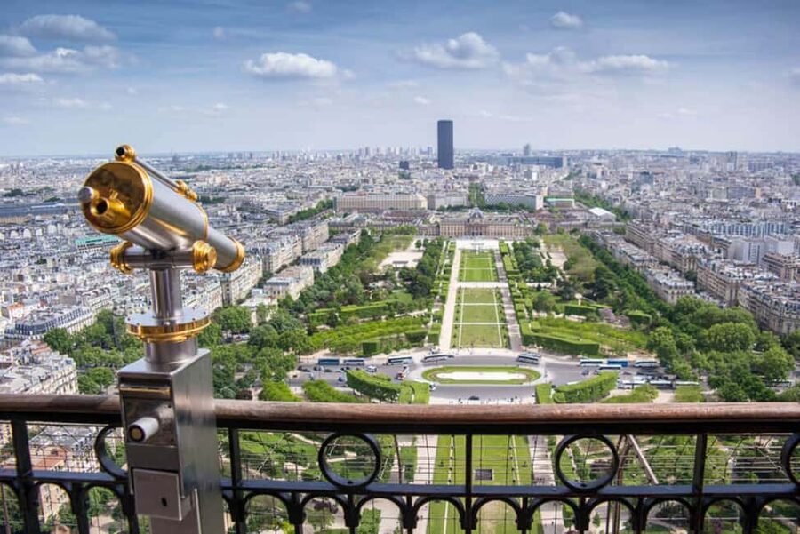 Eiffel Tower Guided Tour & Seine River Cruise - What makes the guide useful