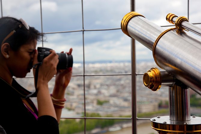 Eiffel Tower Tour with Optional Summit and Seine River Cruise - What the guide adds, and where the tour falls short