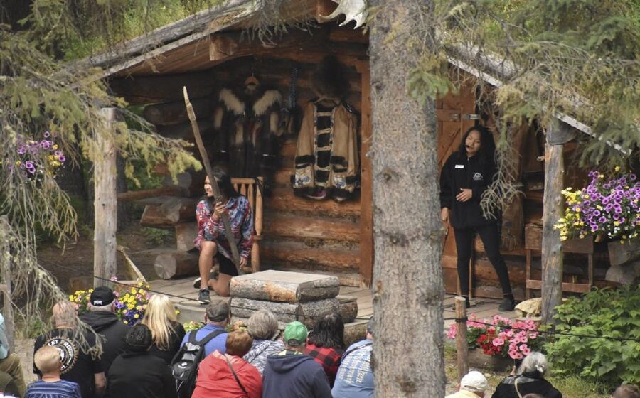 Fairbanks: Riverboat Cruise and Local Village Tour - How the Tour Handles a Large Crowd