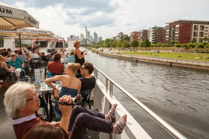 Frankfurt: 1-Hour Panorama Boat Cruise on the river Main - A gentle hour, not a high-energy sightseeing tour