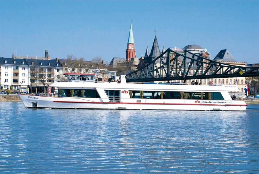 Frankfurt: 1-Hour Panorama Boat Cruise on the river Main - Boarding near Eiserner Steg