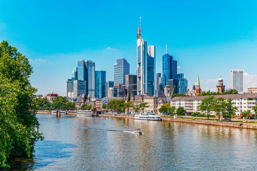 Frankfurt: River Main Sightseeing Cruise with Commentary - Frankfurt from the Main: a useful first look at the city