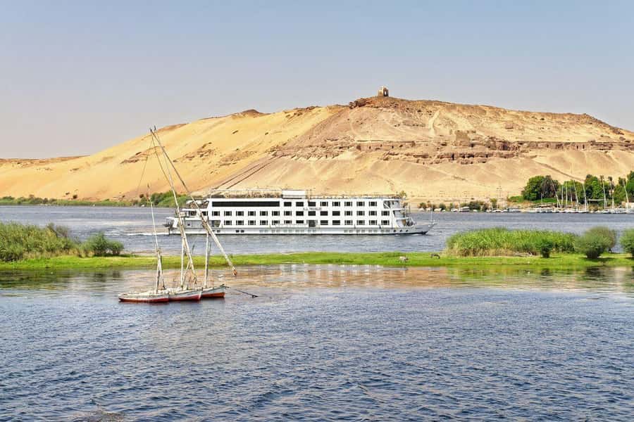 From Aswan: 4 Days Nile River Cruise with Guided Tours - Day 2: Kom Ombo at the riverbank