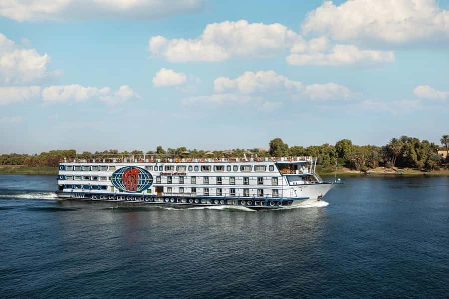From Aswan: 5-Day Nile Cruise to Luxor with Hot Air Balloon - Day 3: Edfu by horse-drawn carriage