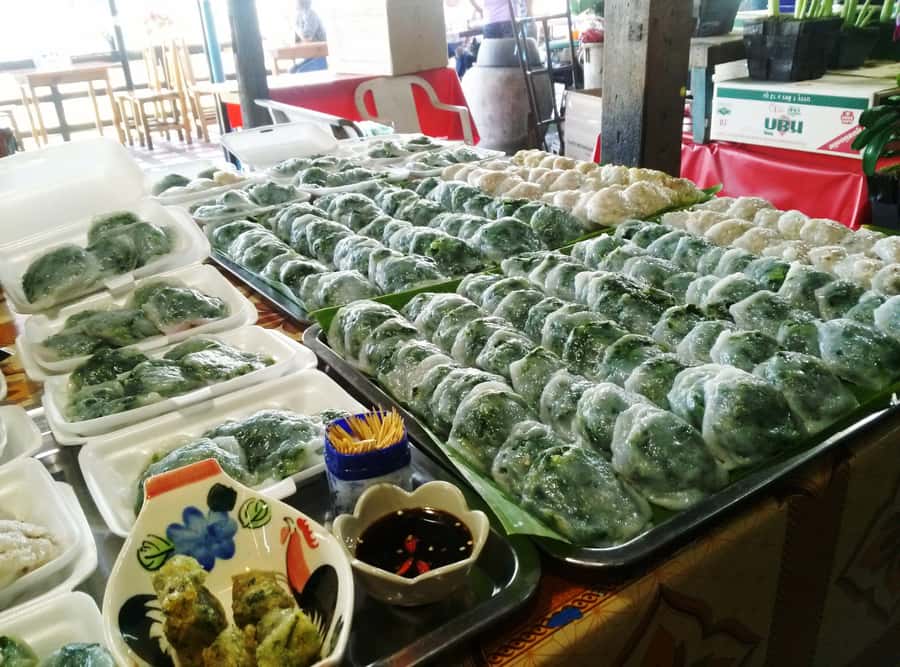 From Bangkok: Chachoengsao Tour and Bang Pakong River Cruise - Palm juice at Muban Namtan Sot