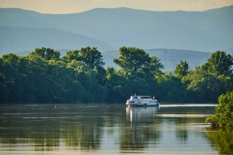 From Budapest: Full or Half Day Danube Bend Cruises - Boat comfort, queues, and the return trip
