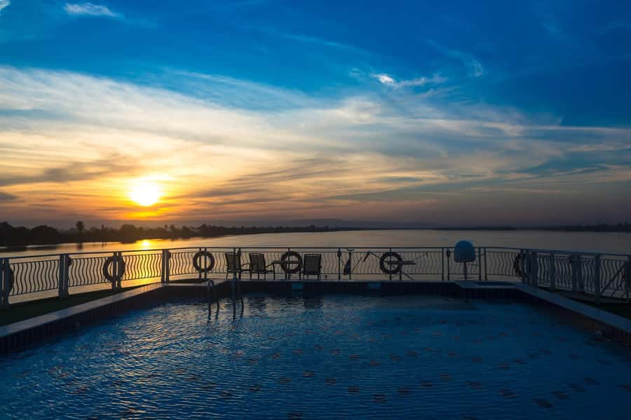 From Cairo: 4-Day Nile Cruise to Luxor with Balloon Flight - Day 3: Edfu and a slower stretch of river