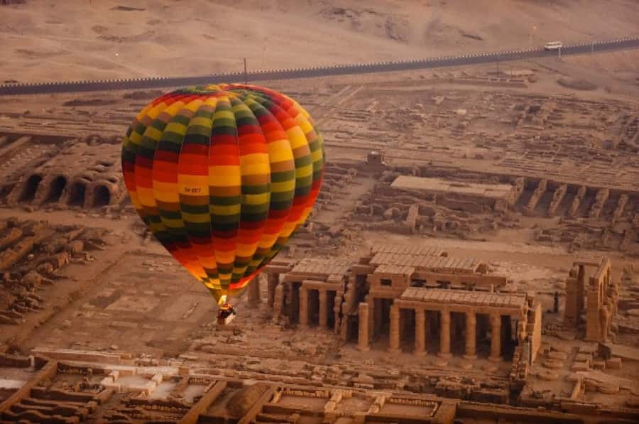 From Cairo: 5-Day Tour with Nile Cruise, Balloon, & Flights - Cairo begins with pyramids, mummies, and a Nile dinner