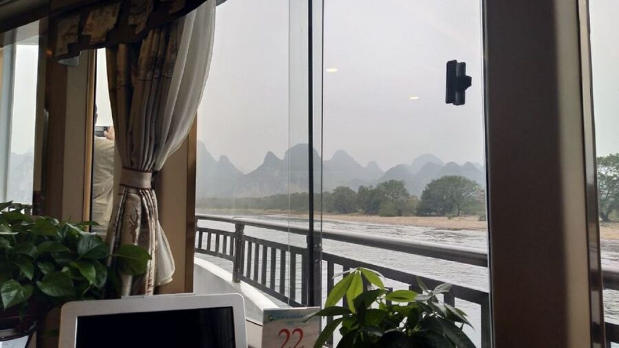 From Guilin: 4 Star Luxury Li River Cruise with Buffet Lunch - Buffet lunch while the river keeps moving