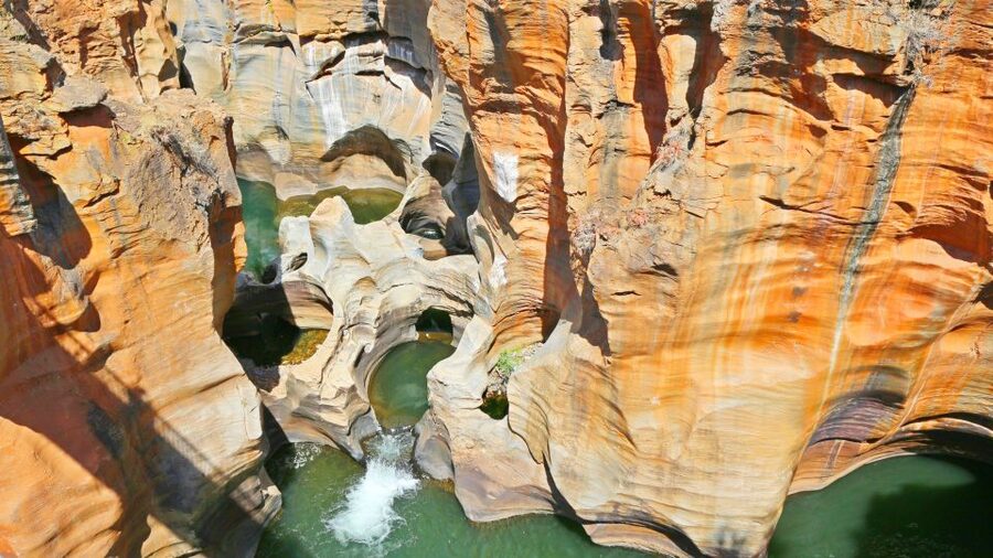From Hazyview: Blyde River Canyon Highlight & Boat Cruise - Slowing down at Swadini Aventura