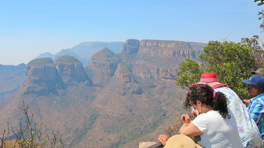 From Hazyview: Blyde River Canyon Highlight & Boat Cruise - Reading the rocks at Bourkes Luck potholes