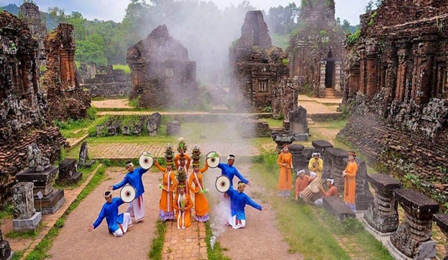 From Hoi An: Discover My Son Sanctuary & Sunset River Cruise - The boat return along the Thu Bon River