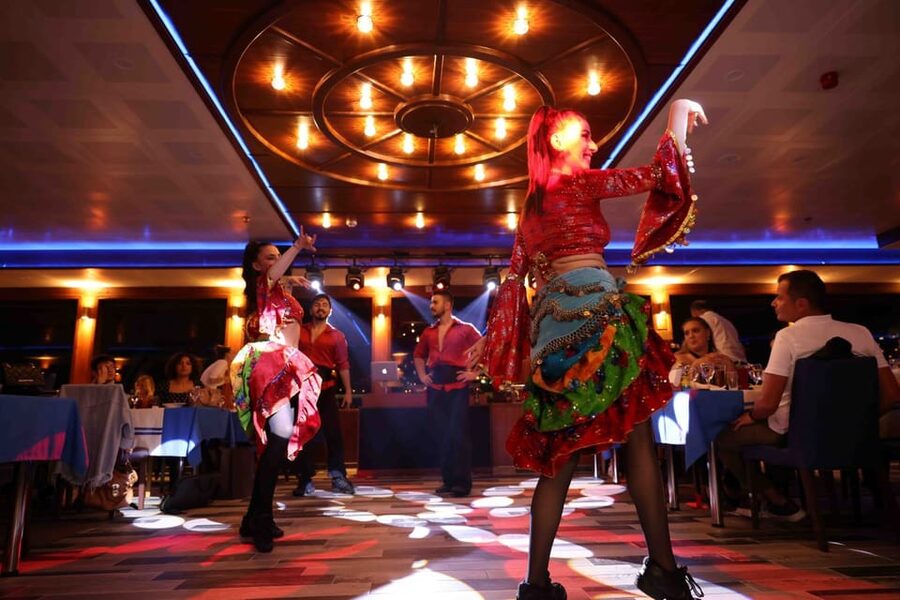 From Istanbul: Bosphorus Dinner Cruise Tavern & World Show - A dusk departure through Istanbul’s two continents