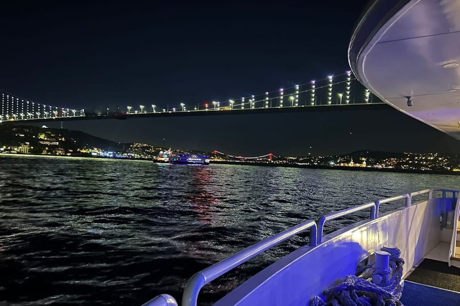 From Istanbul: Bosphorus Dinner Cruise Tavern & World Show - A stage show that moves from dervishes to modern dance