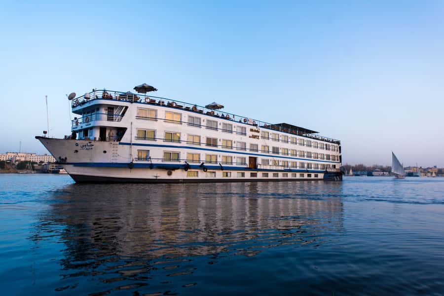 From Luxor: 4-Day Nile Cruise to Aswan with Balloon Ride - Day one: Luxor Temple, Karnak, and your first night afloat