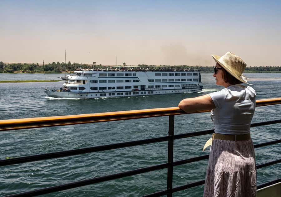 From Luxor: 6-Day Nile Cruise to Aswan with Hot Air Balloon - Day 1: Karnak and a felucca on the Nile