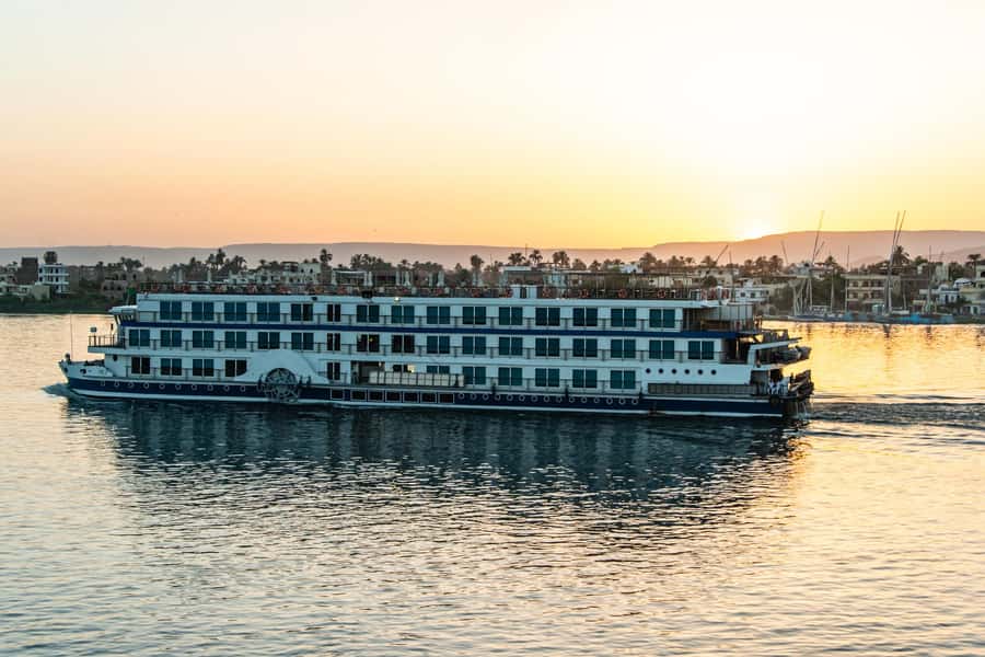 From Luxor: 7-Day Nile Cruise to Aswan with Hot Air Balloon - Day 1: Karnak, a felucca, and your first night onboard