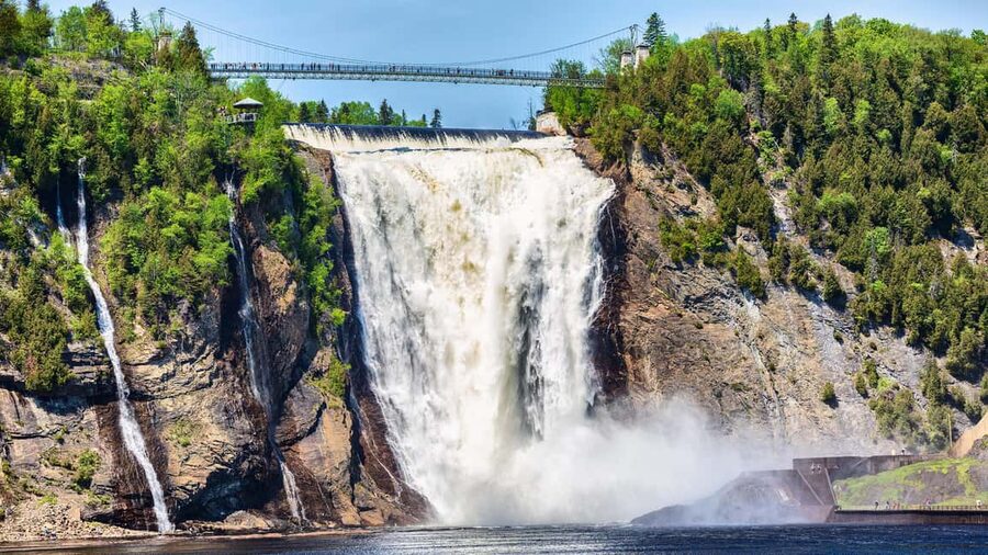 From Montréal: Québec City, River Cruise & Montmorency Falls - The early start and three-hour ride