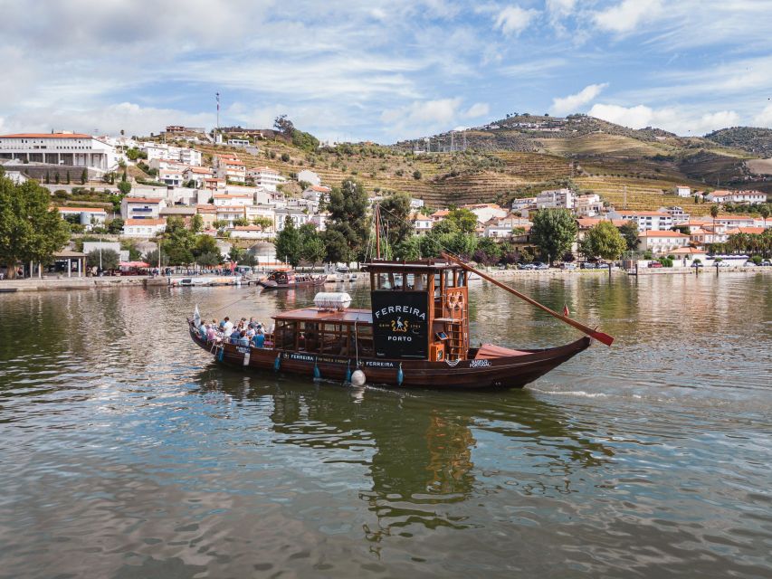 From Pinhão: Douro Valley Rabelo Boat Tour with Audio Guide - Ventozelo and the Douro’s wine estates