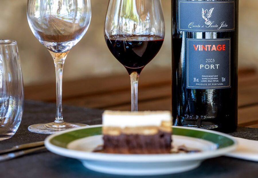 From Porto: Douro Valley w/ Boat Tour, Wine Tasting & Lunch - A one-hour cruise from Pinhão