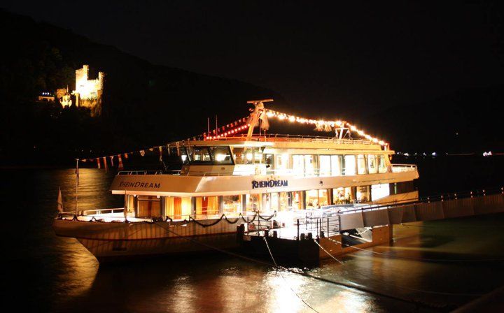 From Rüdesheim: 2-hour Christmas Boat Tour on the Rhine - Setting out from Pier 12 in Rüdesheim