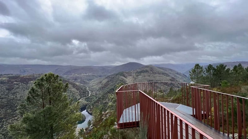From Santiago: Ribeira Sacra & Sil River Canyon Boat Tour - Taking the catamaran from Santo Estevo