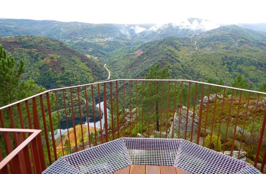 From Santiago: Ribeira Sacra & Sil River Canyon Boat Tour - A high viewpoint above the canyon