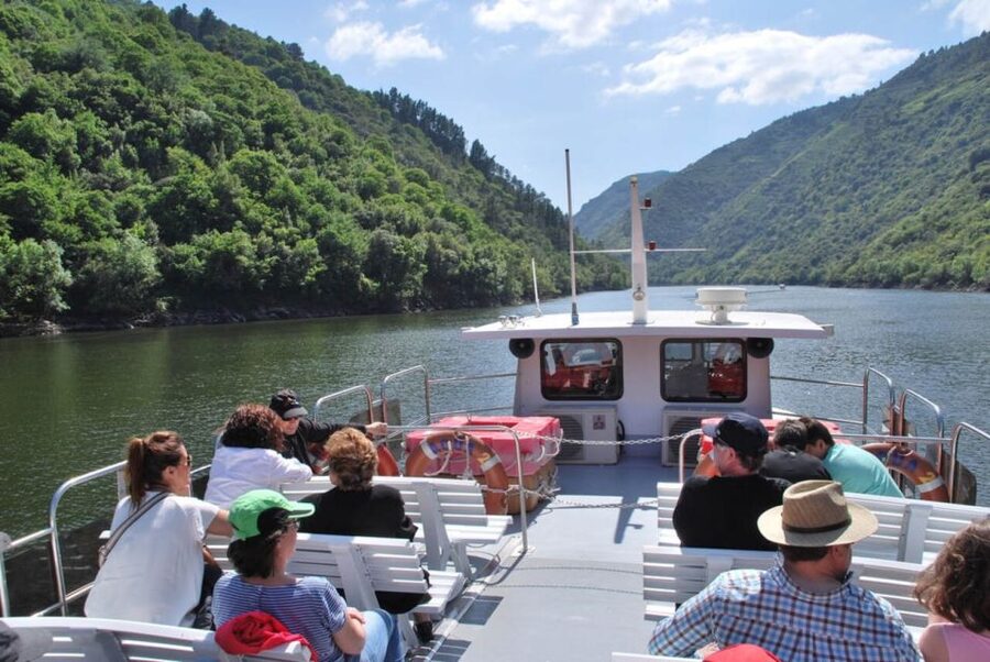 From Santiago: Ribeira Sacra & Sil River Canyon Boat Tour - Practical advice for making the day easier