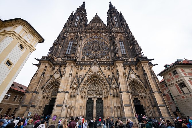 Full-Day Prague Tour with Prague Castle, Lunch and Vltava Cruise - A short walk through the Jewish Quarter