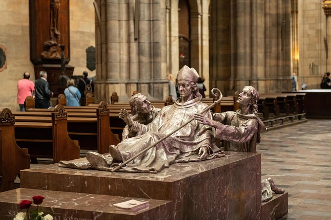 Full-Day Prague Tour with Prague Castle, Lunch and Vltava Cruise - Czech lunch breaks up the long walk