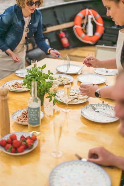 Gdańsk: Motława River Cruise with Pierogi Tasting - Who will enjoy this most?