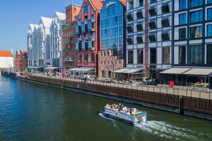 Gdańsk: Motlawa River Sightseeing Catamaran Cruise - Granary Island and the return to the Green Bridge