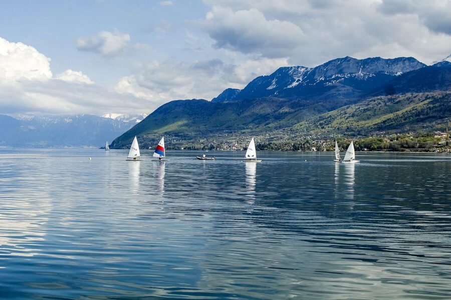 Geneva: 50-Minute Lake Geneva Cruise - Geneva’s gardens, buildings, and Alpine horizon