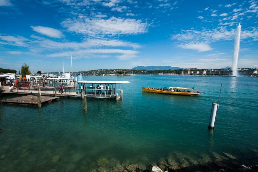Geneva: Scenic Lake Cruise with Snacks and Wine - Finding the Paquis crane