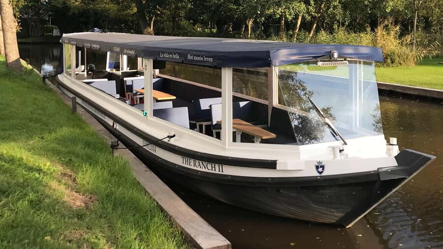 Giethoorn : 1 Hour Canal Cruise in Village With Coffee/Tea - Getting there and making the hour count