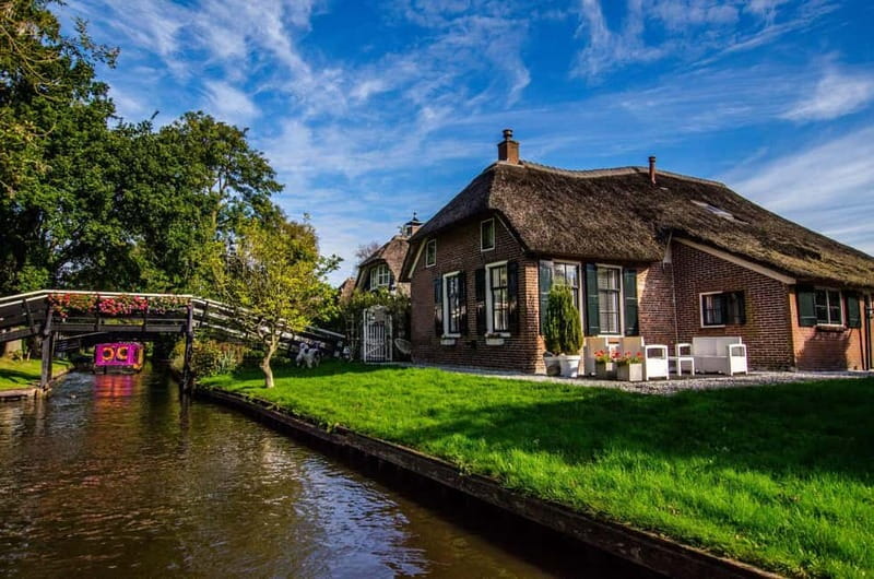 Giethoorn: Canal Cruise & lake Tour & Sightseeing Village - Key points at a glance