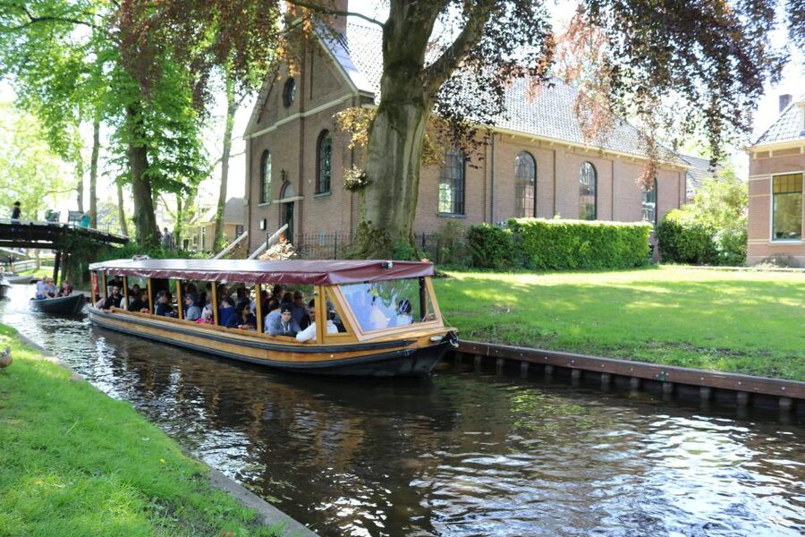 Giethoorn: Village & National Park Canal Cruise with Coffee - Beyond the village, the route reaches open water