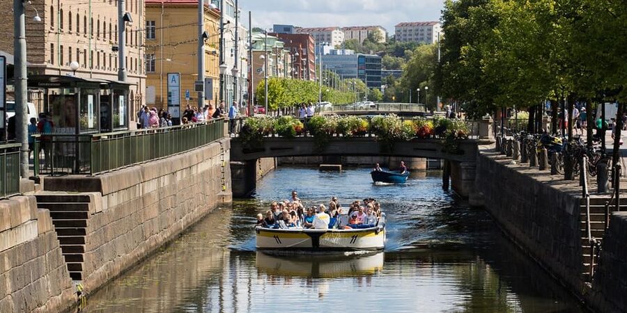 Gothenburg: City Canal Sightseeing Cruise - Families, mobility, and practical limits