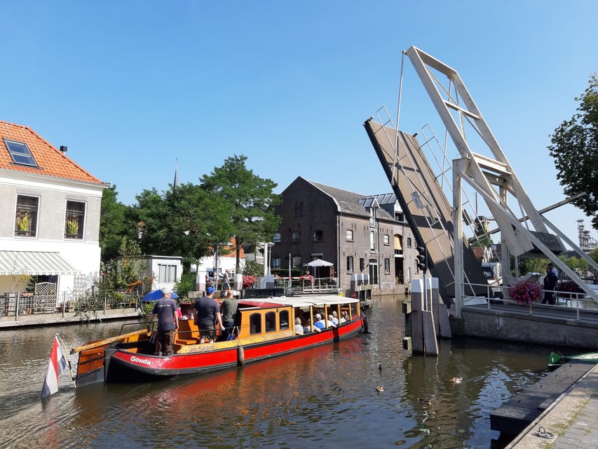Gouda: Historical Canal Cruise - The museum harbor and its old ships