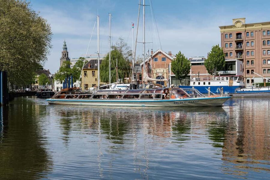 Groningen: City Canal Cruise - Settling aboard the one-hour boat