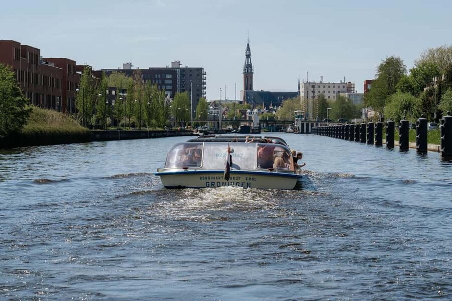 Groningen: City Canal Cruise - The Groninger Museum and Tasman Tower