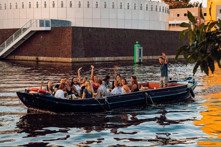 Groningen: City canal cruise (with unlimited drinks) - A relaxed way to see Groningen from Schuitendiep