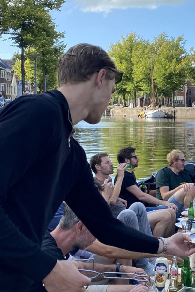 Groningen: City canal cruise (with unlimited drinks)