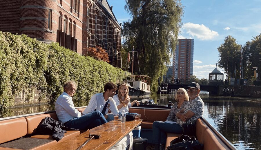 Groningen: City canal cruise (with unlimited drinks) - Food options if drinks are not enough