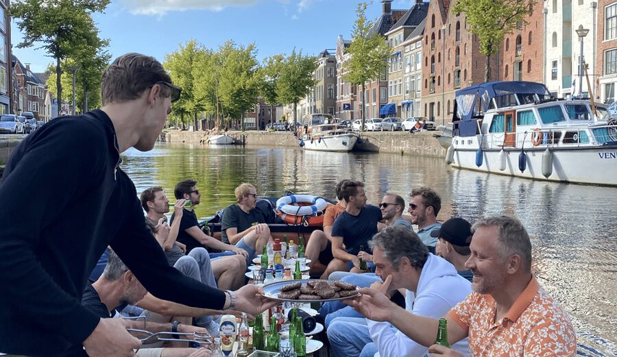 Groningen: City canal cruise (with unlimited drinks) - Booking, cancellation, and access details