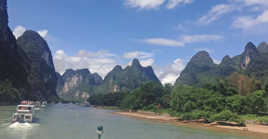 Guilin: Private Full-Day Li River Cruise and Liusanjie Show - Three hours for Yangshuo and West Street