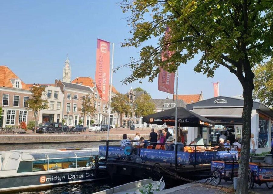 Haarlem: Sightseeing Canal Cruise through the City Center - Nieuwe Gracht and the quiet side of the old center