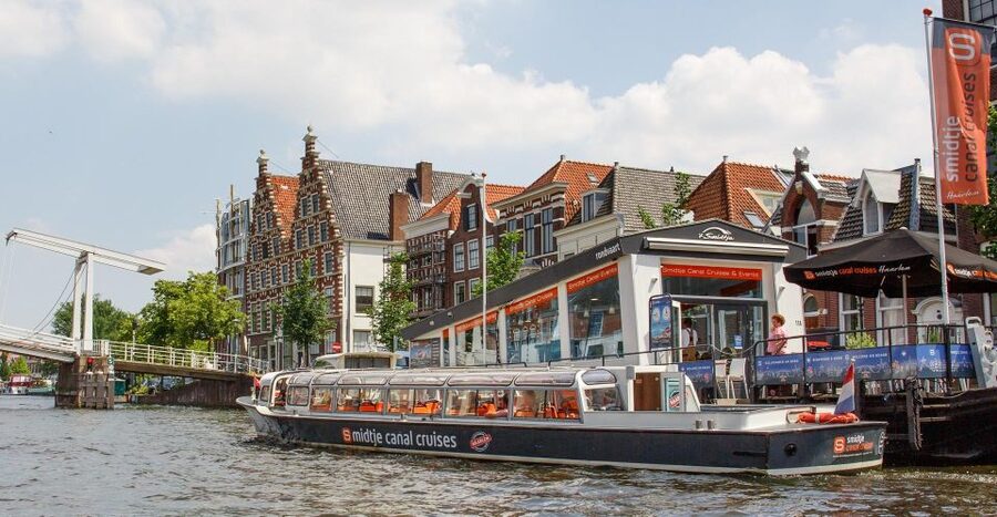 Haarlem: Sightseeing Canal Cruise through the City Center - Jopenkerk and the modern life of an old city